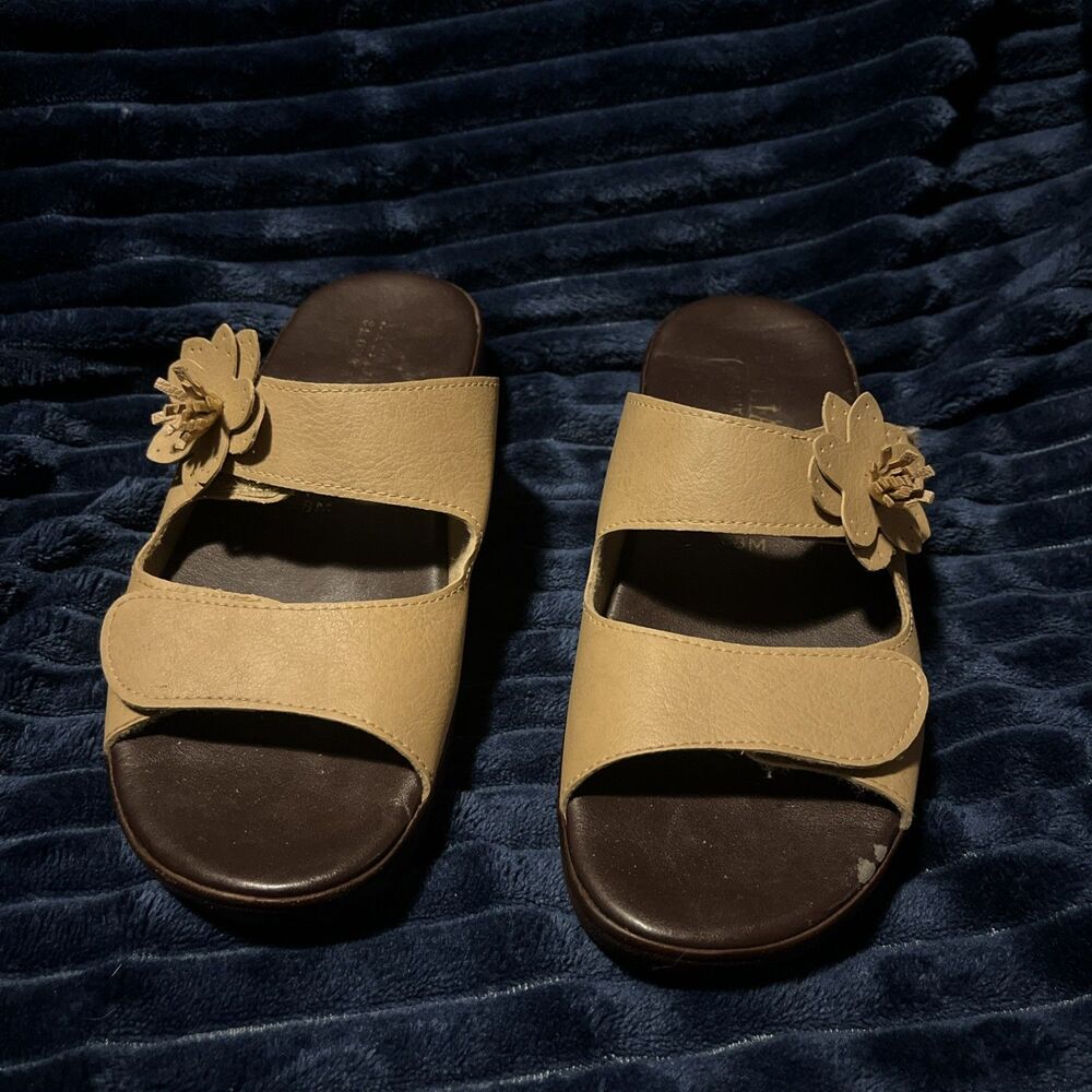 Italian Shoemakers Sz 8 M Womens Brown Flower Sandals